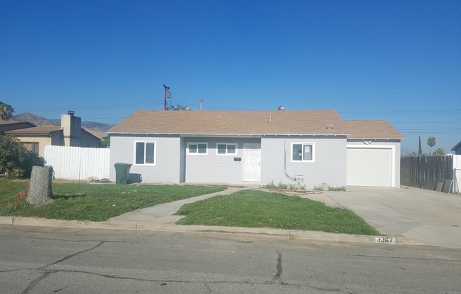 3 beds, 2 baths, $2,500