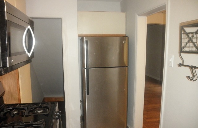 3 beds, 1 bath, $1,400