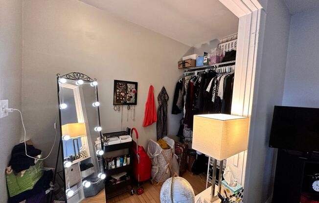 Studio, 1 bath, 300 sqft, $1,425, Unit Unit 605