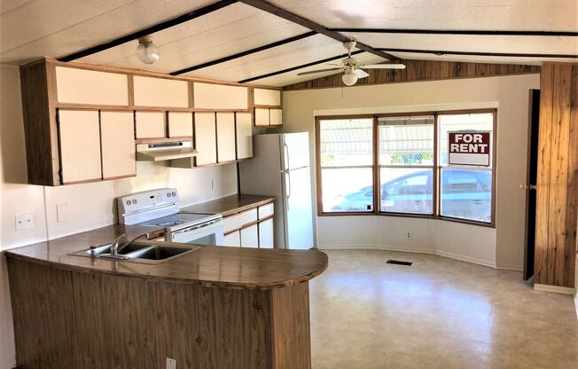 CUTE (2BR/1BA) Wesley Chapel Mobile Home w/Carport! Water, Sewer & Trash Included with Rent!