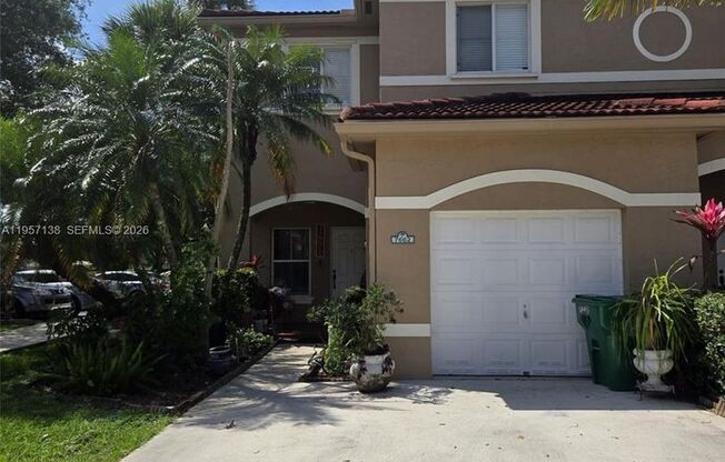 7662 N SOUTHWOOD CIR DAVIE, FL 33328