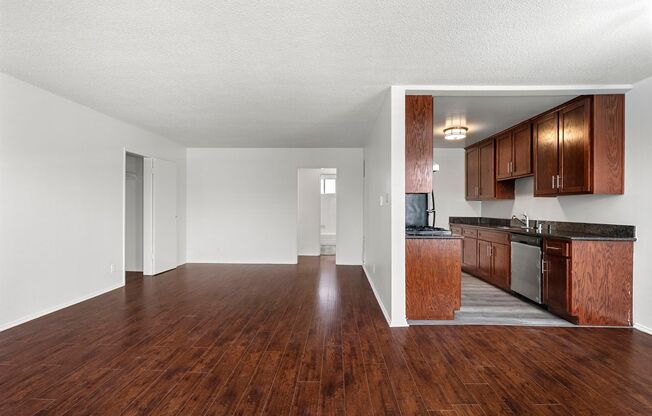 Spacious 2-Bedroom Apartment in Prime Location! ***One month free!***
