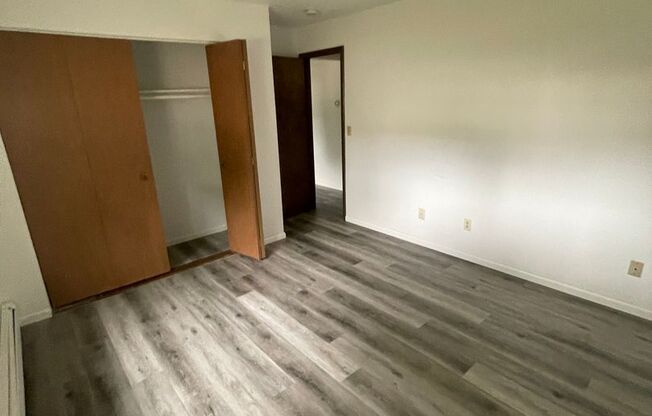 3 beds, 1 bath, 1,040 sqft, $950, Unit 10