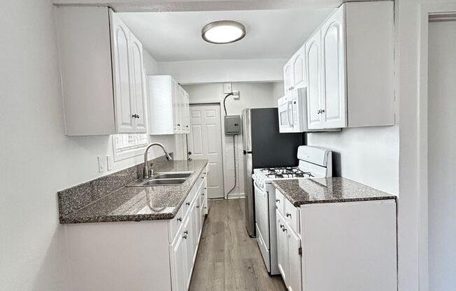 1685-1697 1/2 Summit St / 109-137 E. Penn St