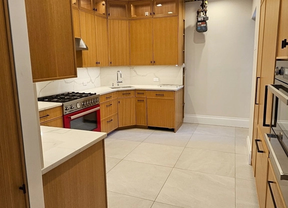 203 W 98 ST