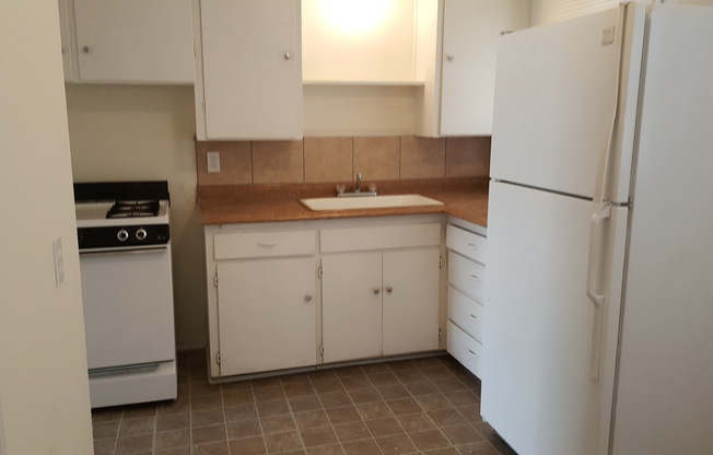 3 beds, 1 bath, $900