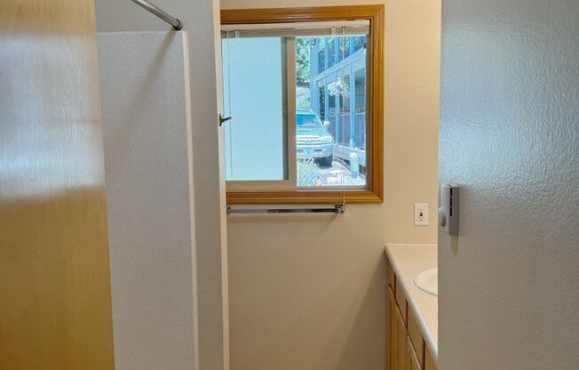 1 bed, 1 bath, 718 sqft, $1,265, Unit 14