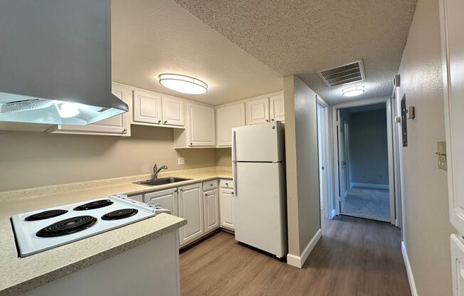 2 beds, 1 bath, 895 sqft, $1,700, Unit 490102