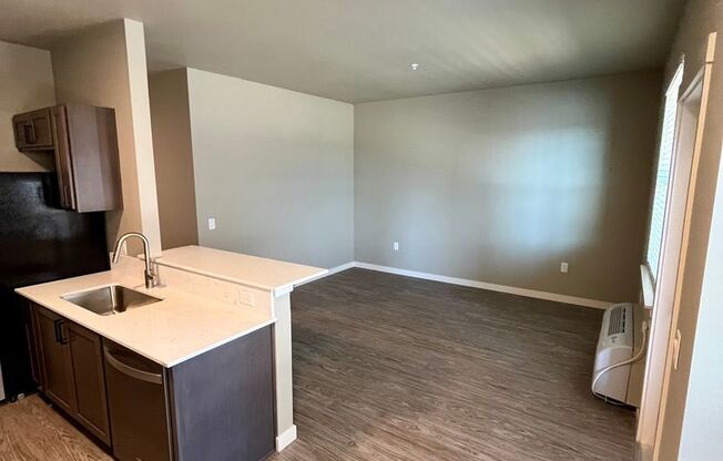 1 bed, 1 bath, 728 sqft, $1,715, Unit 250
