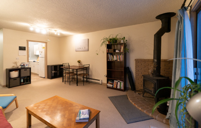 610 Dell Place Unit 6