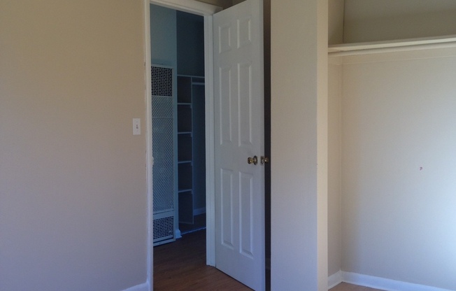 2 beds, 1 bath, $1,303