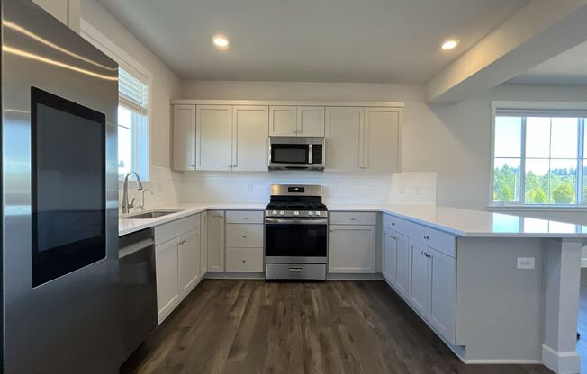 4 beds, 3.5 baths, $2,995