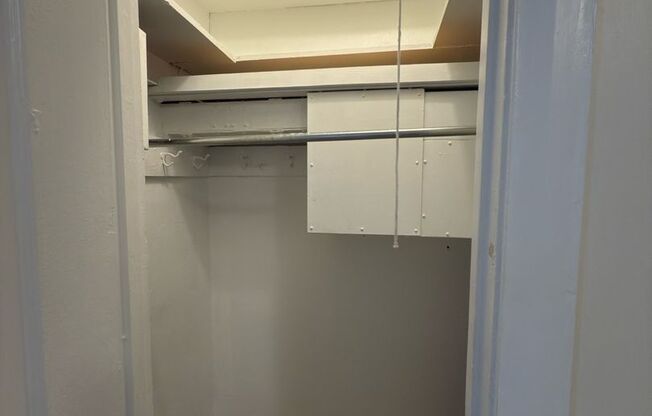 Studio, 1 bath, 323 sqft, $1,175, Unit Old King Edward 331