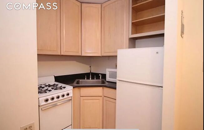 126 E 83 ST