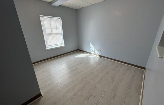 2 beds, 1 bath, 1,200 sqft, $650, Unit 401