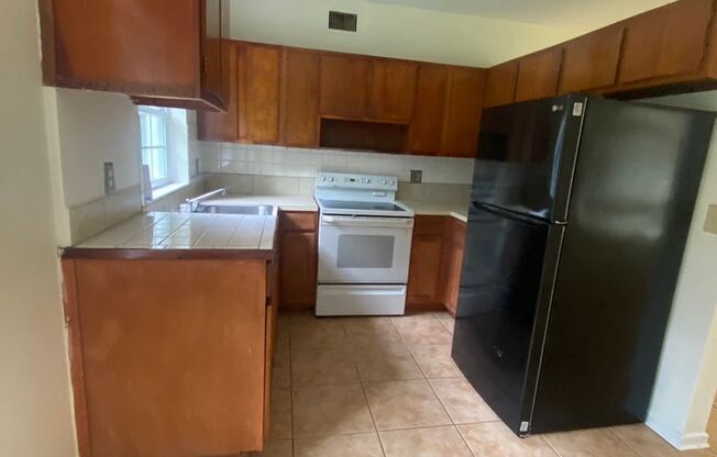 2 beds, 1 bath, $1,300