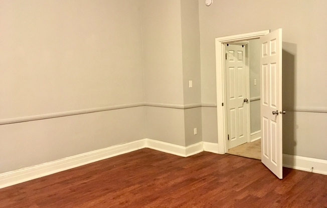 For Rent: Urban Luxury at 914 N. Charles St – Your City Lifestyle Awaits!