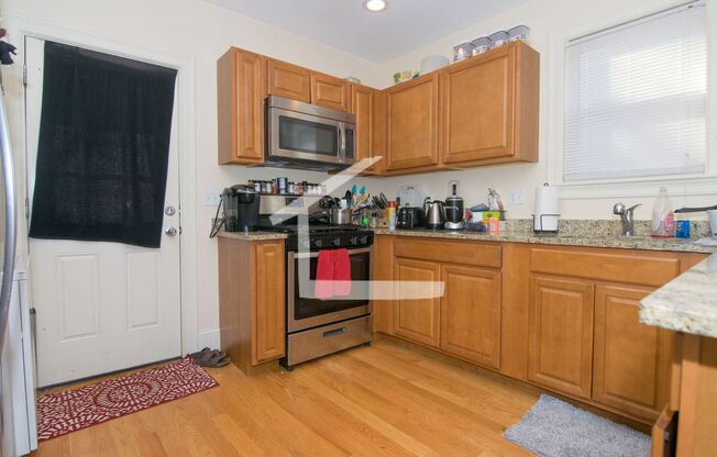 Modern Apt with Laundry In Unit, Stainless Steel Appliances and NO FEE!
