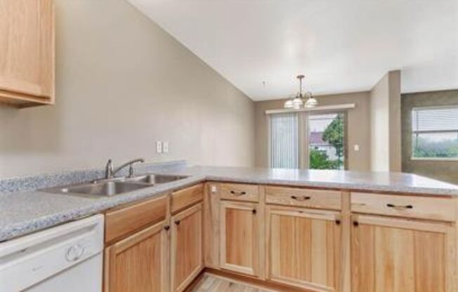 3 beds, 2.5 baths, $2,400, Unit Unit 46