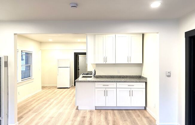 5 Bed/2 Full Baths W/Washer&Dryer Hook Ups!