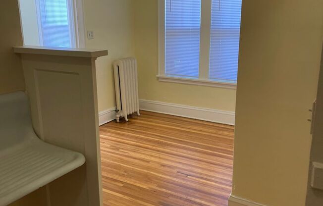 1 bed, 1 bath, 600 sqft, $969, Unit 215