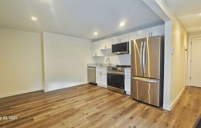 Modern  Studio, 1 Bath in Prime Roosevelt Location