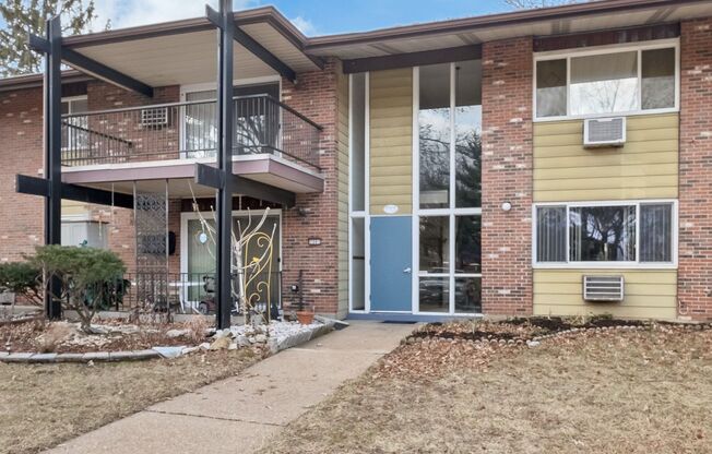 Adorable, Efficient, 1st floor 2 bedroom Condo Unit in Hazelwood. Enjoy free prorated rent for July!