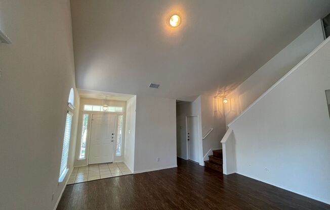 - MASTER BEDROOM DOWNSTAIRS - WASHER DRYER REFRIGERATOR INCLUDED- COME SEE