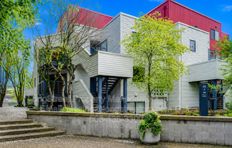 720 NW NAITO PKWY
