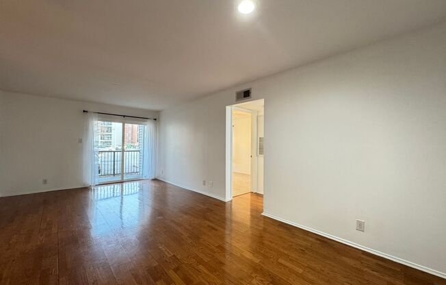Bright And Cozy 2 Bed 2 Bath Condo In Vibrant Pointe At Park Center
