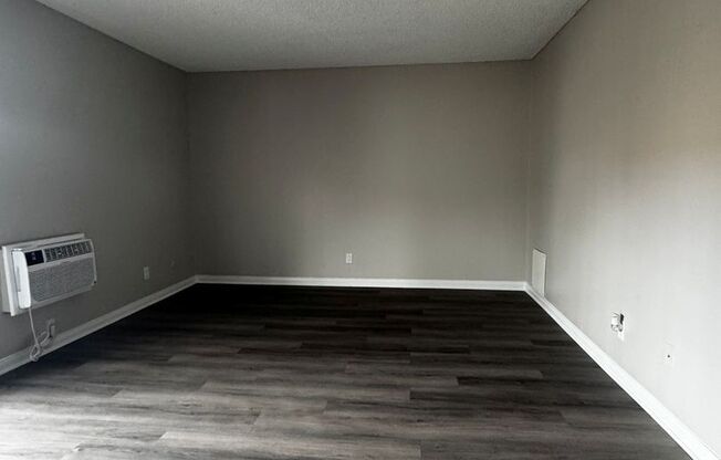 1 bed, 1 bath, 820 sqft, $2,340, Unit S047