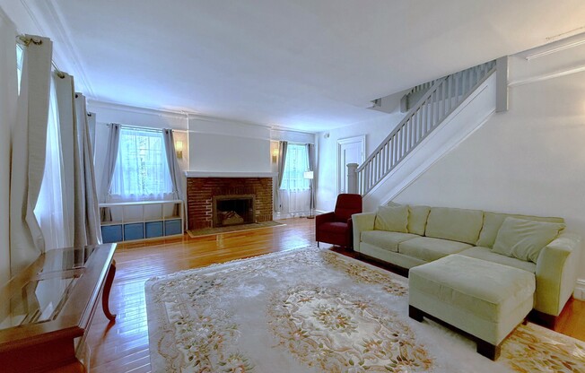 82 31 AUSTIN ST