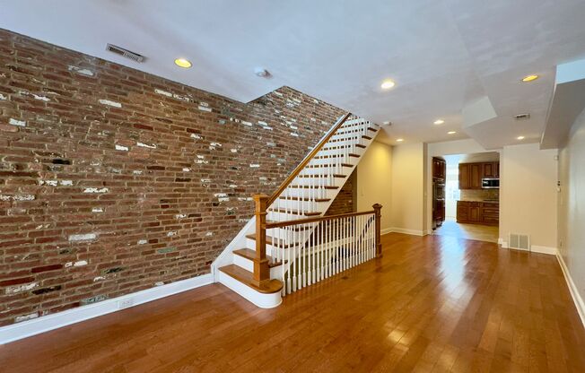 Charming 2 Bedroom/3.5 Bathroom Townhome in Canton, MD!