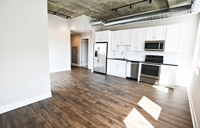 2 beds, 2 baths, 975 sqft, $3,900, Unit 3833-712