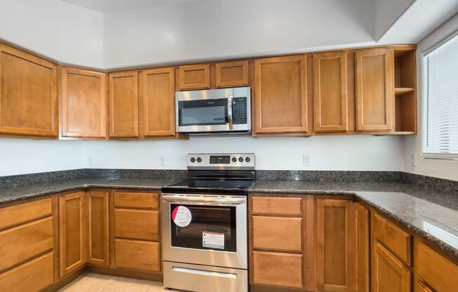 3 beds, 3 baths, 1,560 sqft, $2,050, Unit 135