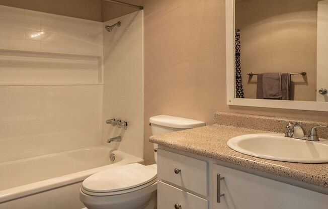 2 beds, 1 bath, 735 sqft, $1,695, Unit 07