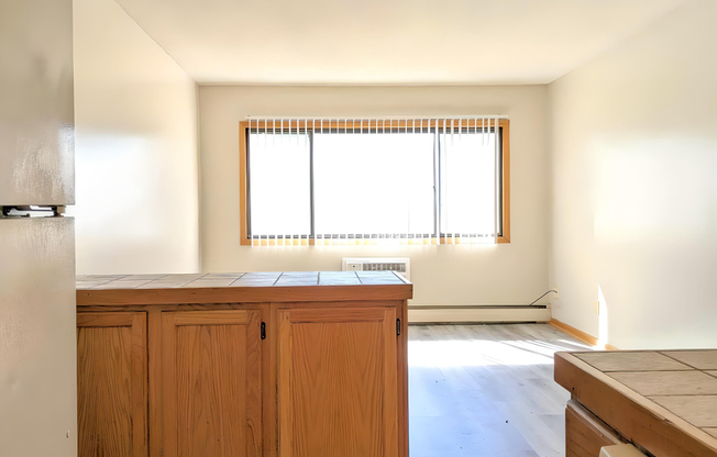 966 Robert St