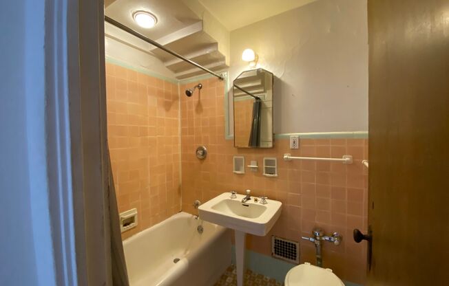 1 bed, 1 bath, $1,095, Unit 503