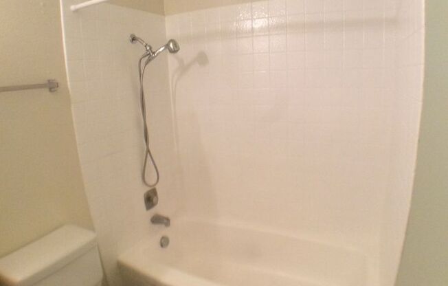 2 beds, 1 bath, 740 sqft, $1,475, Unit 315