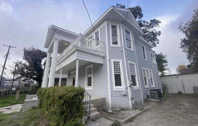 639 W ELMIRA ST