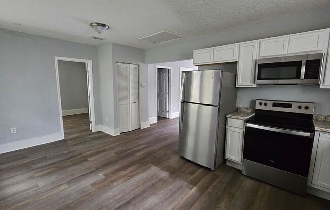 2 beds, 1 bath, $1,125