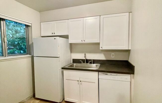 3 beds, 1 bath, $1,795, Unit 6348