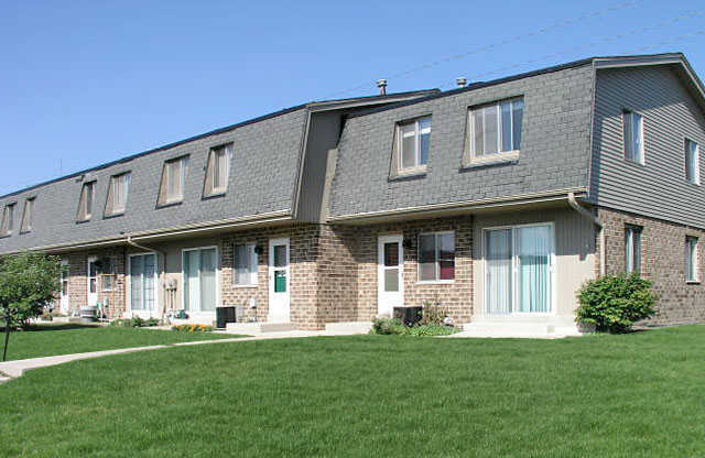Large Three bedroom & 2 1/2 bath unit for rent for August move in!!