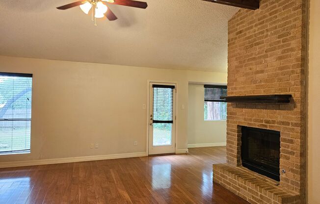 Lovely 3/2 in a great location!