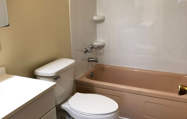 1 bed, 1 bath, 400 sqft, $975, Unit 010