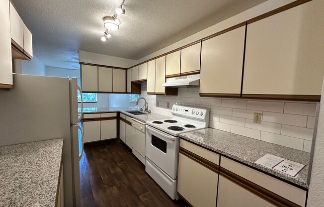 2 beds, 2 baths, 1,097 sqft, $1,475, Unit 44-308