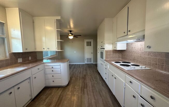 2 beds, 1 bath, $1,495