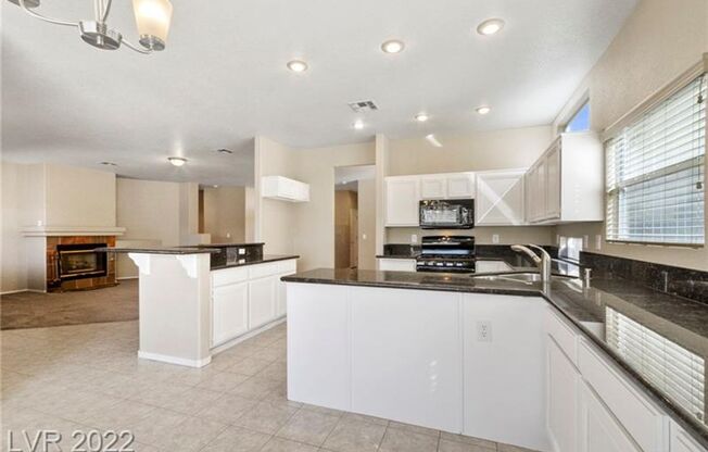 3 BR, single story home- Open floor plan