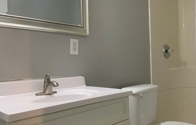 Stunning 3 Bedroom 2 Bathroom Townhome in Robbinsdale!