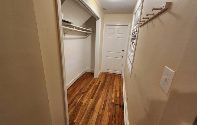 1 bed, 1 bath, 700 sqft, $2,000, Unit 2